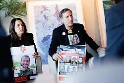 Die Eltern von Itay Chen sehen Chancen f&uuml;r Kanzler Merz, Einfluss auf die T&uuml;rkei und damit indirekt auf die Hamas zu nehmen. - &copy; Carsten Koall/dpa