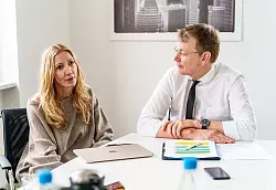 Ciesek sieht rückblickend vor allem die globale Verteilung von Impfstoffen kritisch. - © Andreas Arnold/dpa