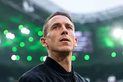 Steigt er vom Interims- zum Cheftrainer auf? Wolfsburgs Daniel Bauer. - © David Inderlied/dpa