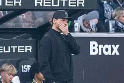 Sah eine schwache Leistung seiner Mannschaft: Gladbachs Coach Eugen Polanski. - © David Inderlied/dpa