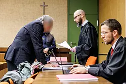 Der Angeklagte setzte zu einem sehr langen letzten Wort an. - © Matthias Balk/dpa