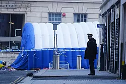 B&uuml;rgermeister Steve Rotheram sprach am Morgen von mehreren Menschen in kritischem Zustand. - &copy; Peter Byrne/PA Wire/dpa