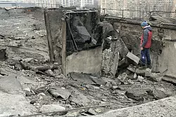 Ein Gebäude in Odessa wurde bei einem nächtlichen russischen Angriff zerstört. - © ---/Ukrinform/dpa