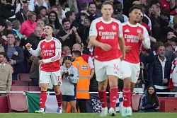 Gabriel Martinelli erzielte in der dritten Minute der Nachspielzeit den Ausgleich für Arsenal. - © Kin Cheung/AP/dpa