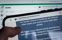 So mancher zog sich bereits zurück - wie sich die X-Nutzerzahlen langfristig entwickeln, ist unklar. (Archivbild) - © Michael Kappeler/dpa