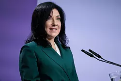 Die Ministerin ist seit Mai im Amt. - &copy; Carsten Koall/dpa