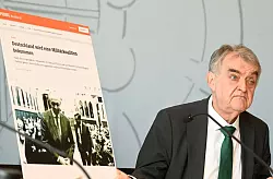 Mit Fake-Seiten gegen die Nachrüstung - © Roberto Pfeil/dpa