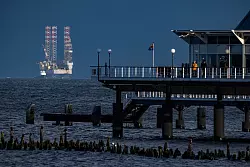 Das Erscheinen einer Bohrplattform in Sichtweite des deutschen Teils der Insel Usedom hatte im vergangenen Jahr f&uuml;r &Uuml;berraschung gesorgt. - &copy; Stefan Sauer/dpa