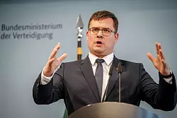 Der litauische Verteidigungsminister Laurynas Kas?i?nas hat eine Verlegung russischer Truppen aus der Ostseeregion Kaliningrad festgestellt. (Archivbild) - © Kay Nietfeld/dpa