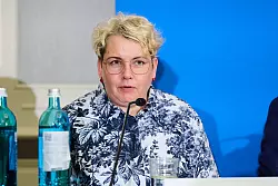 GEW-Chefin Finnern sieht im schrittweisen Rechtsanspruch auf Ganztagsbetreuung eine einzigartige Gelegenheit, die Bildungslandschaft nachhaltig zu st&auml;rken. (Archivfoto) - &copy; Annette Riedl/dpa