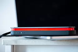 Wenn der Strom ausf&auml;llt, sichern Powerbanks die Energieversorgung f&uuml;r Smartphones, Tablets und Laptops. - &copy; Zacharie Scheurer/dpa-tmn