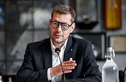 Dehoga-Präsident Guido Zöllick hofft auf die versprochene Reduzierung der Umsatzsteuer für Restaurantspeisen ab dem kommenden Jahr. - © Britta Pedersen/dpa