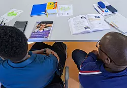 Aus den Kommunen h&ouml;rt man oft, wenn weniger Asylbewerber k&auml;men, k&ouml;nne man den Zuwanderern bessere Integrationsangebote - auch mit Hilfe von Ehrenamtlichen - machen. (Symbolbild) - &copy; Patrick Pleul/dpa