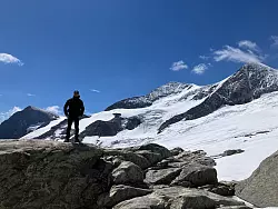 Noch führt die Tour zum Großvenediger über den Gletscher. - © Sabine Dobel/dpa