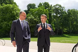 Merz und Macron steckten in Paris den Kurs bei Schl&uuml;sselthemen ab. - &copy; Michael Kappeler/dpa Pool/dpa