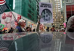 New York ist nur eine von vielen US-St&auml;dten, in denen am Wochenende gegen ICE protestiert wurde. - &copy; Heather Khalifa/AP/dpa