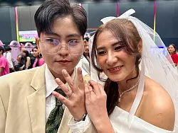 Dieses queere Paar hat 15 Jahre darauf gewartet, endlich heiraten zu dürfen. - © Carola Frentzen/dpa