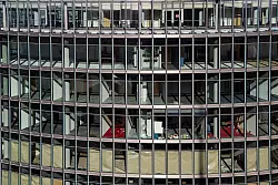 Der Markt für Gewerbeimmobilien ist seit längerer Zeit unter Druck. (Symbolbild) - © Paul Zinken/dpa