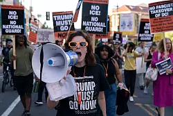 Trumps Vorgehen ist hochumstritten und hat Proteste ausgelöst. (Archivbild) - © Jose Luis Magana/AP/dpa