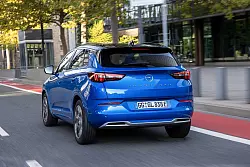 Welchen hätten S\\\' denn gern? Im Angebot sind Grandland mit Benzin- Diesel- oder mit Plug-in-Hybrid-Antrieb (Foto). - © Opel/dpa-tmn