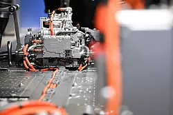 Von April bis Juni hat Mercedes deutlich weniger E-Autos verkauft. (Archivbild) - &copy; Sebastian Christoph Gollnow/dpa