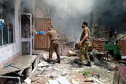 Eine wütende Menschenmenge hat mehrere Kirchen in einem christlichen Viertel der pakisanischen Stadt Jaranwala angegriffen. - © Uncredited/District Police Office/AP/dpa