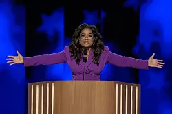 Oprah Winfrey hatte beim Parteitag einen Überraschungsauftritt. - © J. Scott Applewhite/AP/dpa