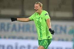 Vorfreude auf die Königsklasse: Wolfsburg-Star Alexandra Popp (Archivbild) - © Swen Pförtner/dpa