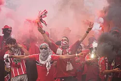 Die Fans von Wydad AC aus Marokko sind emotional dabei. - © Chris Szagola/FR170982 AP/AP/dpa