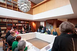 Verhandlungsbeginn in Berlin. - &copy; Carsten Koall/dpa