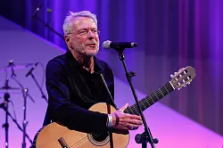 Reinhard Mey ist in der Klage der Gema mit dem Text von &laquo;&Uuml;ber den Wolken&raquo; vertreten. (Archivbild) - &copy; Gerald Matzka/dpa-Zentralbild/dpa