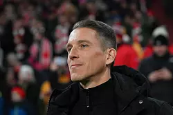 F&uuml;r Daniel Bauer war das 1:8 eine ganz bittere M&uuml;nchen-Premiere als Wolfsburger Cheftrainer. - &copy; Sven Hoppe/dpa