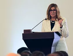 Erstmals gehört mit Hind Kabawat auch eine Frau der neuen Regierung in Syrien an. - © Moawia Atrash/dpa