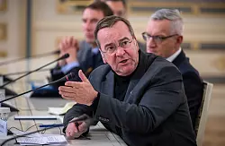 Im Fokus der Gespr&auml;che in Kiew steht f&uuml;r Bundesverteidigungsminister Boris Pistorius auch der Ausbau von R&uuml;stungskooperationen. - &copy; Michael Kappeler/dpa-Pool/dpa