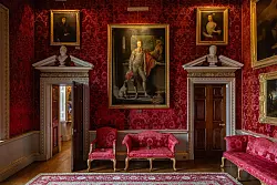 Gemalt von Pompeo Batoni, 1774: Thomas William Coke. Das Portrait hängt umgeben von anderen Werken in Holkham Hall. - © Mauritshuis/dpa-tmn