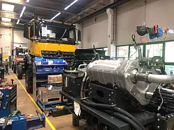 Selbstfahrende Schneeräummaschinen wurden bereits an Flughäfen getestet. - © Christian Böhmer/dpa