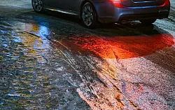 Auf vereisten Stra&szlig;en galt am Morgen h&ouml;chste Vorsicht. - &copy; Patrick Pleul/dpa