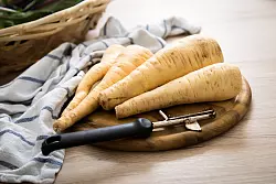 Als S&uuml;ppchen, Gratin oder P&uuml;ree: Die Pastinake punktet mit einem leicht nussigen, w&uuml;rzigen Geschmack. - &copy; Christin Klose/dpa-tmn