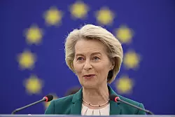 Die EU-Kommission unter Präsidentin Ursula von der Leyen ringt um eine Lösung im Zollstreit mit den USA. - © Philipp von Ditfurth/dpa