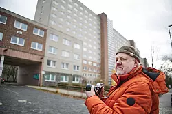 Der Fotograf Ralf Drescher war am 15. Januar 1990 bei der Besetzung der Stasi-Zentrale dabei. - © Joerg Carstensen/dpa