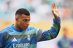 Erstmals im Kader: Madrids Kylian Mbappé - © Rebecca Blackwell/AP/dpa