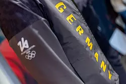 Die deutschen Athleten sind f&uuml;r Olympischen und Paralympischen Winterspiele 2026 eingekleidet worden. - &copy; Daniel Karmann/dpa