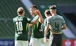 Lovro Majer (l.) und Denan Pej?inovi? trafen für den VfL Wolfsburg. - © Carmen Jaspersen/dpa