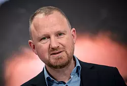 BSW-Generalsekretär Christian Leye kündigt eine Selbstverpflichtung für einen fairen Wahlkampf an. (Archivbild) - © Michael Kappeler/dpa