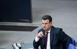 Peilt h&ouml;heren Mindestlohn an: Hubertus Heil - &copy; Hannes P. Albert/dpa