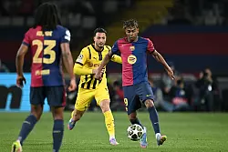 Ramy Bensebaini lief Jungstar Lamine Yamal oft nur hinterher - © Federico Gambarini/dpa