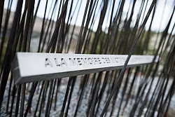 Vor Ort ist der Absturz der Germanwings-Maschine den Menschen weiterhin sehr präsent. (Archivbild) - © picture alliance / dpa