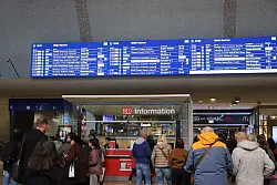 Vor allem in den Abendstunden will die Bahn zwischen Gro&szlig;st&auml;dten mehr Z&uuml;ge einsetzen. (Archivbild) - &copy; Sascha Thelen/dpa