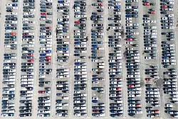 Die US-Z&ouml;lle f&uuml;r die deutsche Autobranche sind nach dem Deal deutlich h&ouml;her als vorher (Archivbild) - &copy; Julian Stratenschulte/dpa