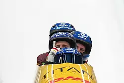 Johannes Lochner, Thorsten Margis, Jörn Wenzel und Georg Fleischhauer jubeln nach dem Sieg. - © Andrew Medichini/AP/dpa